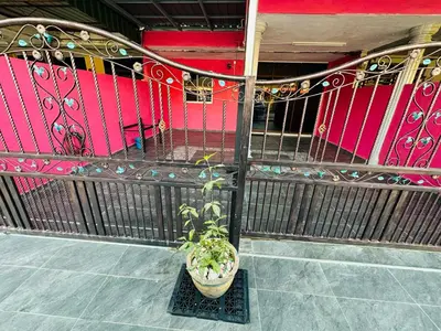 a potted plant sitting in front of a fence at M&M Bendi Homestay in Lunas