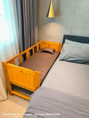 two twin beds in a room with a window at Taman Sejati Sitiawan Cumi Home 4BR with pool, BBQ in Sitiawan