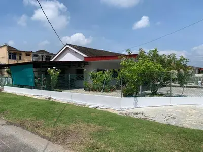 a house with a fence in front of it at Aloe Vera Homestay - 3 Bed Rooms Corner House in Kamunting