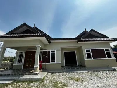 a small house is shown at Ariana Homestay in Sekincan