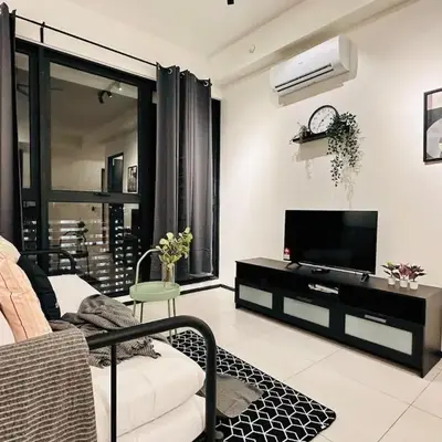 Sea & City View New Condo in Georgetown 3br 10 pax