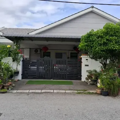 HEE & PENNIE House