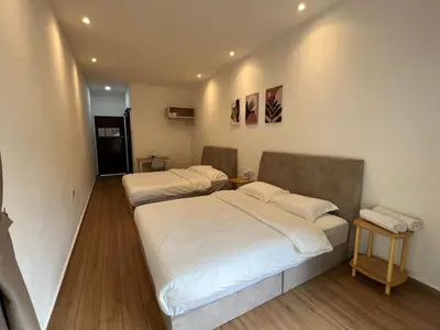 a bedroom with two beds in a room at Hillview Ipoh in Ipoh