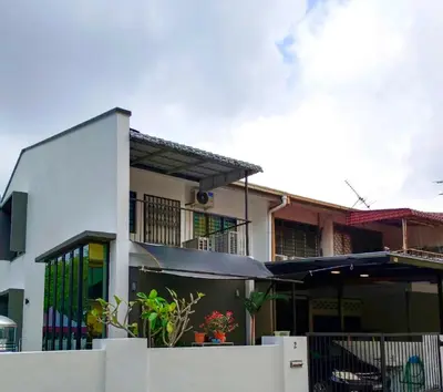 a white house with a fence in front of it at Ipoh Garden Canning Very Near Food Desire Homestay in Ipoh