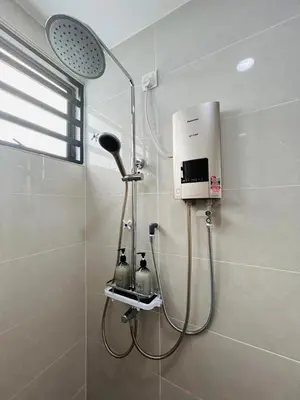 a shower in a bathroom with a shower at Ipoh Garden 5 Homestay in Ipoh