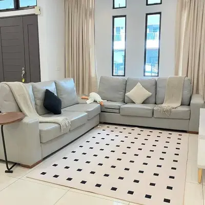 Chicken Little 4-bedroom home with free parking! Available for Business Trip