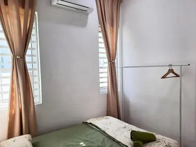 a bedroom with a bed and a window at Lunas Kulim Hi Tech BKE Q Comfort in Kubang Semang