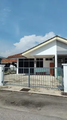 a house with a fence in front of it at River Truss Homestay in Nibung Tebal