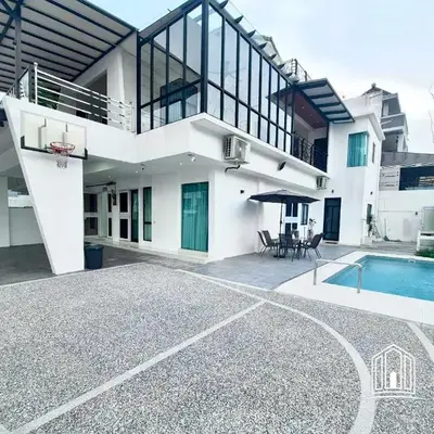 Ipoh Lahat Mines Private Pool Lake Villa by IWH Suites