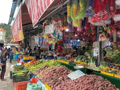 a market with a variety of fruits and vegetables on display at KEA Farm Chilly Cozy Resort Copthorne in Brinchang