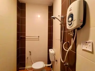 a small bathroom with a toilet and a shower at Capital O 91118 Chalet Seri Idaman in Kampong Batu Maung