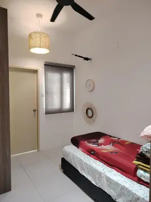 a bedroom with a bed and a ceiling fan at Cosy Townhouse in Tasek Gelugor in Ara Rendang