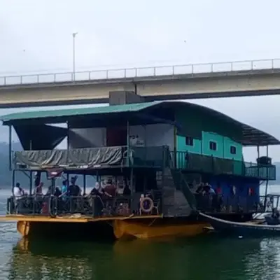 House boat