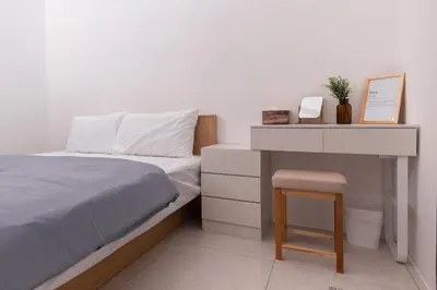 a bedroom with a bed and a desk and a stool at Taiping Bali Home 5R3B, 7mins-Tpg Lake Gardens in Taiping