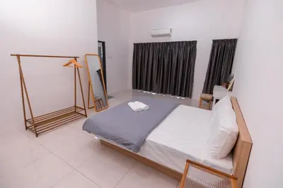 a bedroom with a bed and a lamp in it at Taiping Bali Home 5R3B, 7mins-Tpg Lake Gardens in Taiping