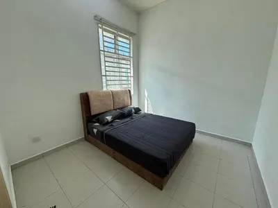a bedroom with a bed and a window at MDRS Seroja 6 in Kuala Ketil