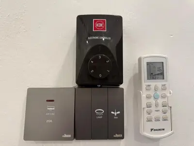 a nintendo wii game system next to a remote control at raub homesty in Raub