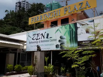 a sign for the entrance to a restaurant at Rasa Motel in Batu Ferringhi