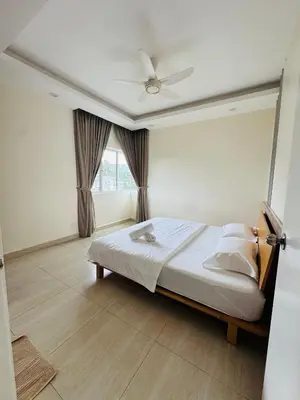 a bedroom with a bed with a ceiling fan at AYAAN PENTHOUSE at QUINTET 5 BED ROOM & ROOFTOP SKY DINING in Tanah Rata