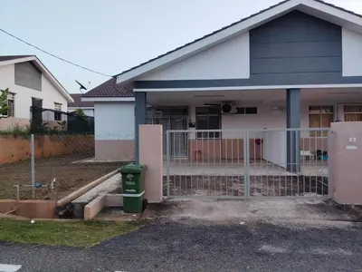 a house with a fence in front of it at Unit 2 Islam Taqwa Homestay in Kuala Lipis