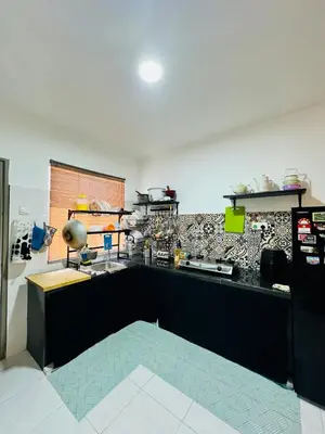 a kitchen with a black counter top and a counter top at Cozy All Four Bedroom with Aircond Stay wifi and Netflix in Kampong Bota Road
