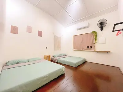 a room with two beds in a room with a projector at \u5b85\u4e00\u8d77 Tonight29 Ipoh City 14Pax SmartTV Netflix 5G in Ipoh