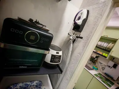 a microwave and a toaster on a shelf in a kitchen at Arrisa Guest House d'Anderson Ipoh Perak in Kampong Kepayang