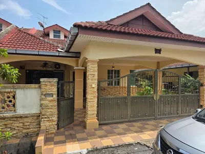 a house with a wooden gate and a fence at Permata Atiey Homestay in Seri Iskandar