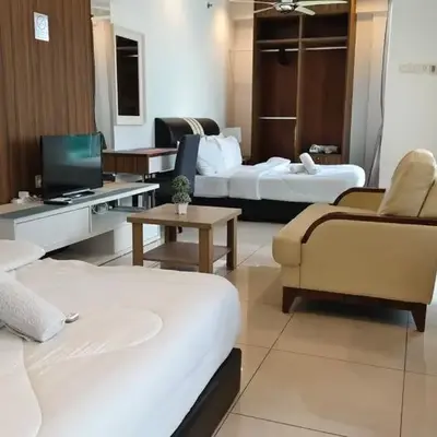 High-Rise Suite with view-Near Gurney & Gleneagles