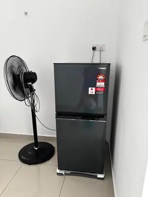 a fan and a television in a room at \u73ed\u53f0212\u6c11\u5bbf Pantai Remis in Pantai Remis