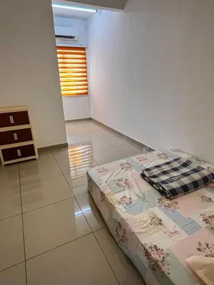 a bedroom with a bed in a room at \u73ed\u53f0212\u6c11\u5bbf Pantai Remis in Pantai Remis