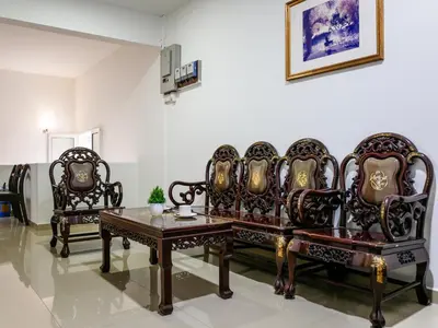 a group of chairs and a table in a room at Wishful Guesthouse at Georgetown#LohGuanLye#BudgetStay in George Town