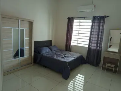 a bedroom with a bed and a window at Iman4 Homestay in Kampung Behrang