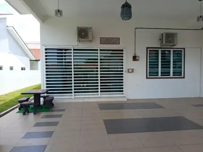 a patio with a picnic table and a window at Iman4 Homestay in Kampung Behrang