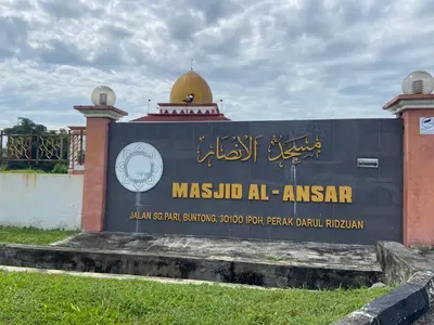 a sign for a masud al akrar in front of a building at Sammy Hoomestay Ipoh in Ipoh