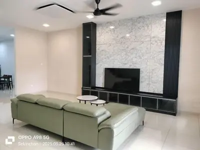 a living room with a couch and a flat screen tv at PaddyView 2-storey Landed GuestHouse 15pax 4R3B \u7a3b\u7530\u4e2d\u592e\u6c11\u5bbf in Sekincan