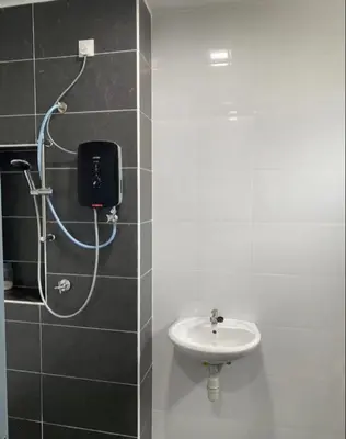 a bathroom with a shower and a sink at PaddyView 2-storey Landed GuestHouse 15pax 4R3B \u7a3b\u7530\u4e2d\u592e\u6c11\u5bbf in Sekincan