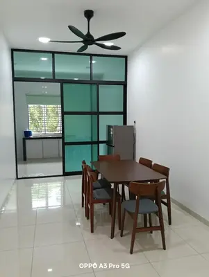 a dining room with a table and chairs and a ceiling fan at PaddyView 2-storey Landed GuestHouse 15pax 4R3B \u7a3b\u7530\u4e2d\u592e\u6c11\u5bbf in Sekincan