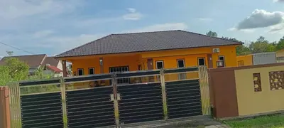 a house with a fence in front of it at Homestay Usrati in Taiping