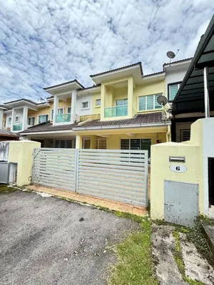 a large house with a fence in front of it at AzzaleaHomes 7 Cameron Highlands in Brinchang