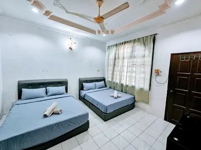 a bedroom with two beds and a window at EasyStay Hostel in Ipoh