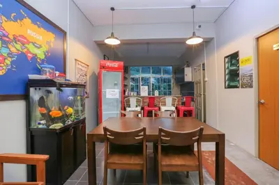 a dining room with a table and chairs at SPOT ON 89751 Bed Station Guest House in Tanah Rata