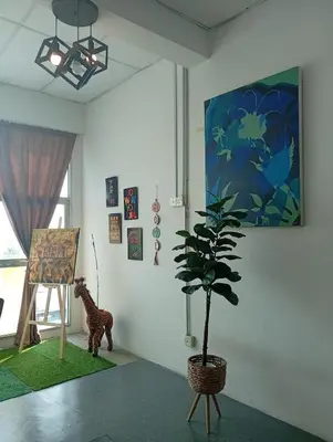 a room with a plant and a painting on the wall at Bajet Homestay - Teratak Singgah in Seri Iskandar