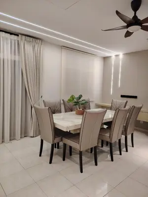 a dining room with a table and chairs at Relax Guest House Bakap Indah in Kampong Gurun