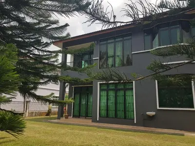 a house with green doors and a yard at Kulim LakeView Homestay at Golf Resort in Kulim