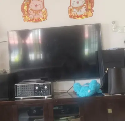 a large flat screen tv sitting on top of a desk at \u660e\u56fd\u6c11\u5bbf in Gua Sai