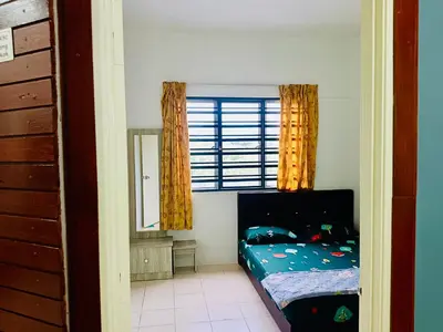 a bedroom with a bed and a window at Golden Bright Future Trading in Tanah Rata