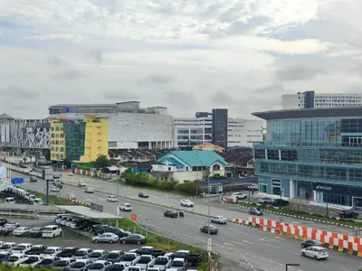 a city with a lot of cars on a highway at Cozy City Stay at Kuching Prime location in Gua Sai
