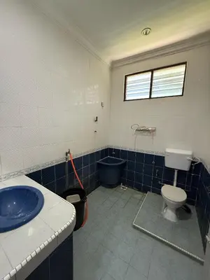 a bathroom with a toilet and a sink and a tub at Homestay Maahad Tahfiz Kemukjizatan Al-Quran in Gerik