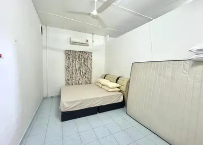 a small white room with a bed in it at Wenya Elegant Homestay \u5927\u4e38\u6587\u96c5\u540d\u5bbf in Pangkor